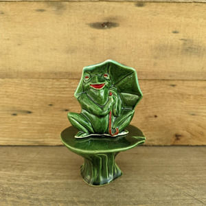 Vintage Frog on Lilypad Salt and Pepper Shaker Set
